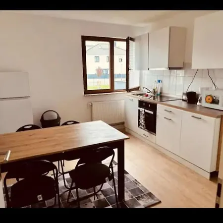 Apartment Geraeumige 3-zimmer-wohnung *